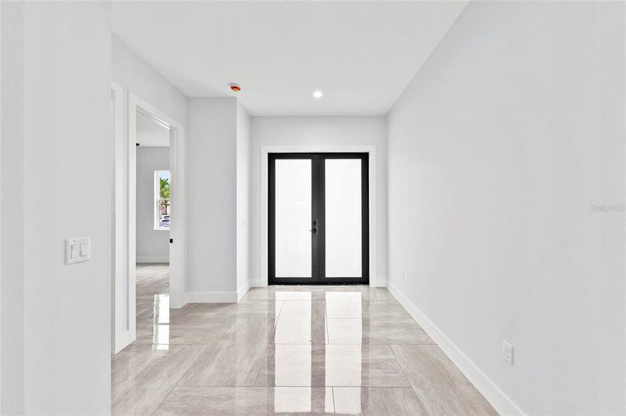 Spacious, unfurnished interior of a new home in , Palmetto (Image 20).