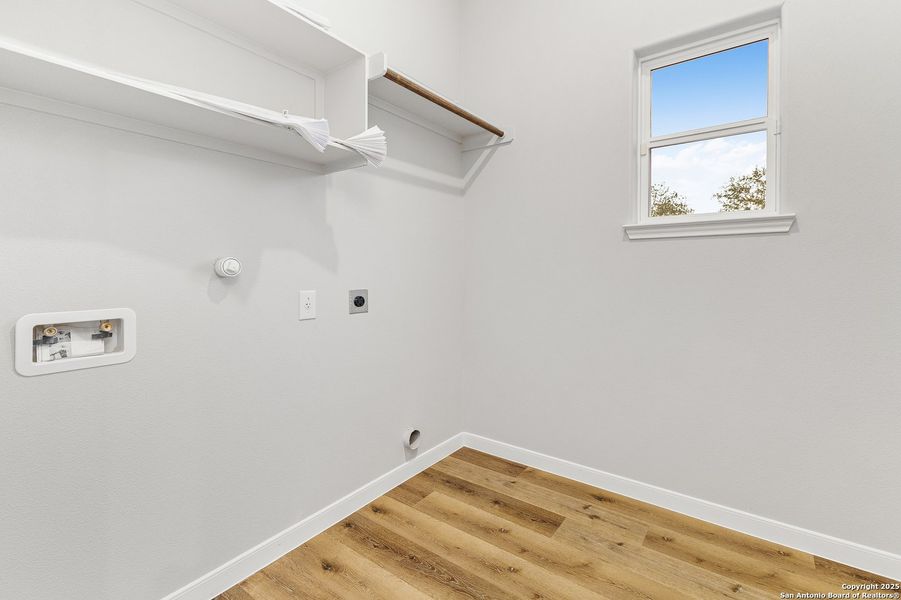 Spacious, unfurnished interior of a new home in , San Antonio (Image 23).