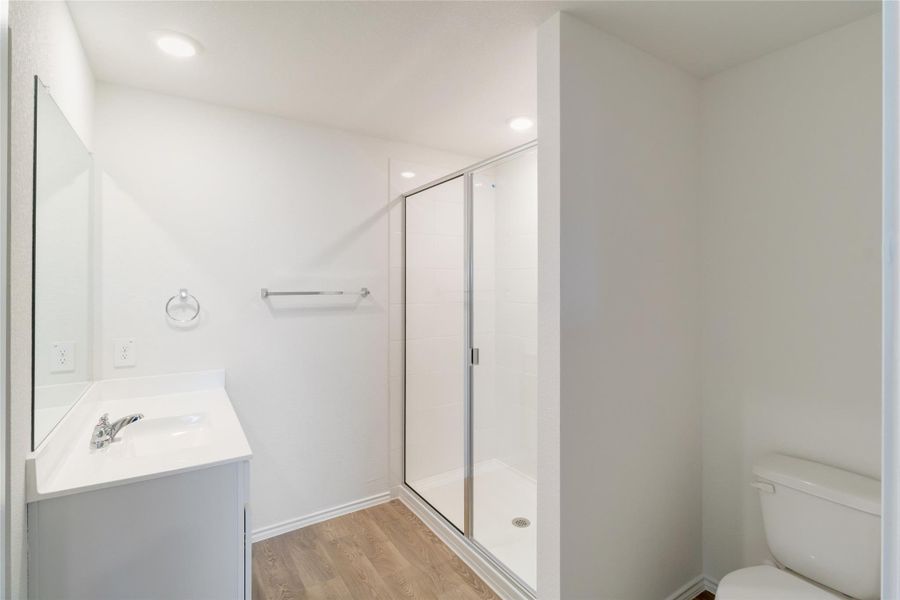 Spacious, unfurnished interior of a new home in Watermill, Uhland (Image 18).