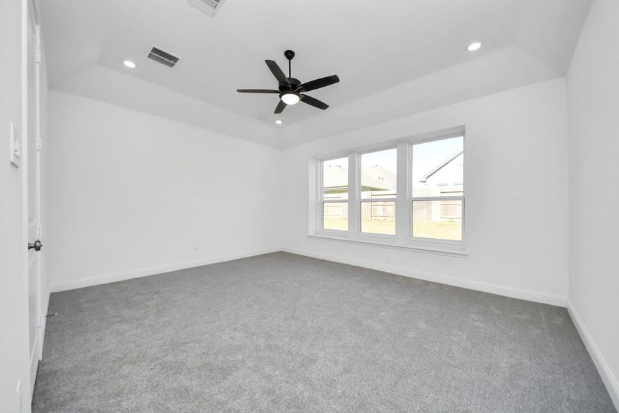 Spacious, unfurnished interior of a new home in ARTAVIA, Conroe (Image 30).