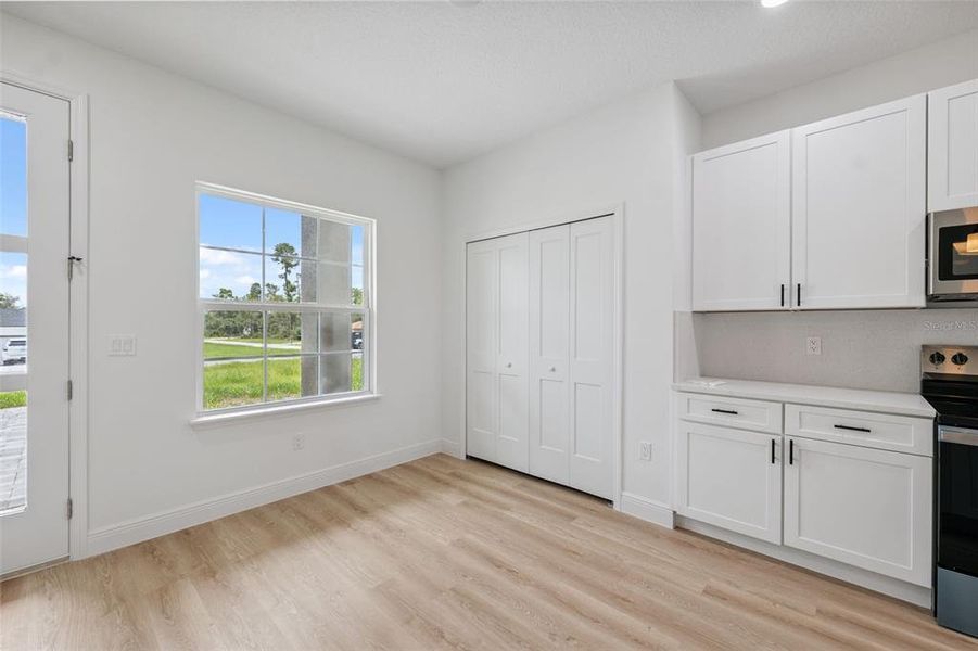 Spacious, unfurnished interior of a new home in , Ocala (Image 20).