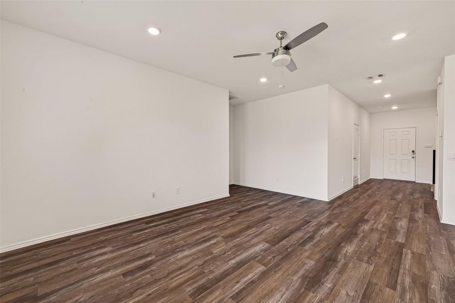 Spacious, unfurnished interior of a new home in , Katy (Image 46).