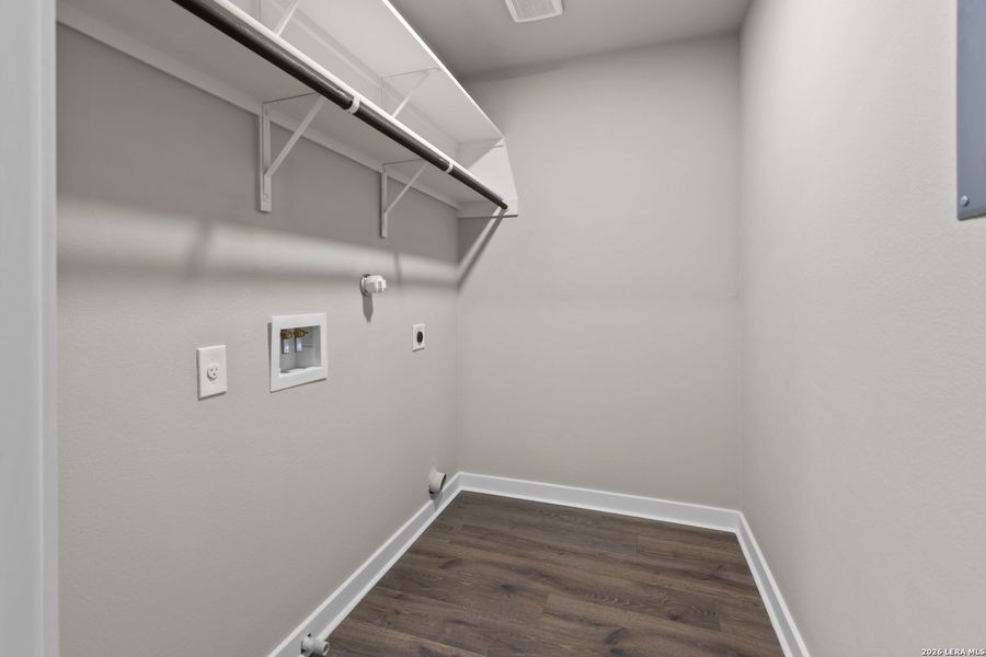 Spacious, unfurnished interior of a new home in , San Antonio (Image 8).