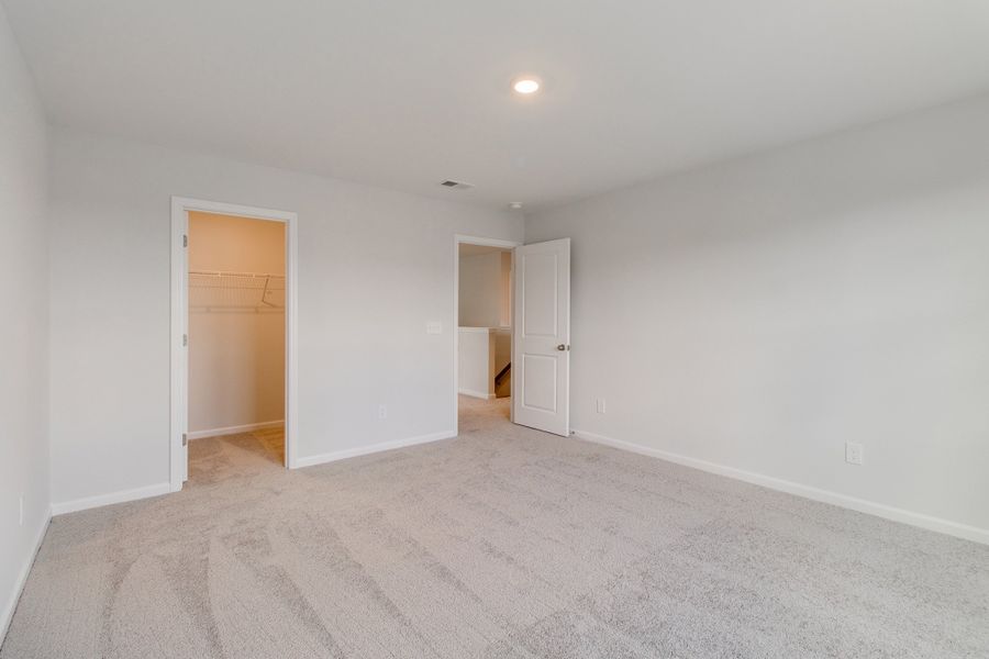 Spacious, unfurnished interior of a new home in Ellington, Elgin (Image 33).