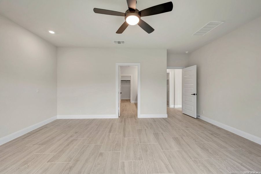 Spacious, unfurnished interior of a new home in Davis Ranch 60', San Antonio (Image 37). Spacious, unfurnished interior of a new home in Davis Ranch 60', San Antonio (Image 37).