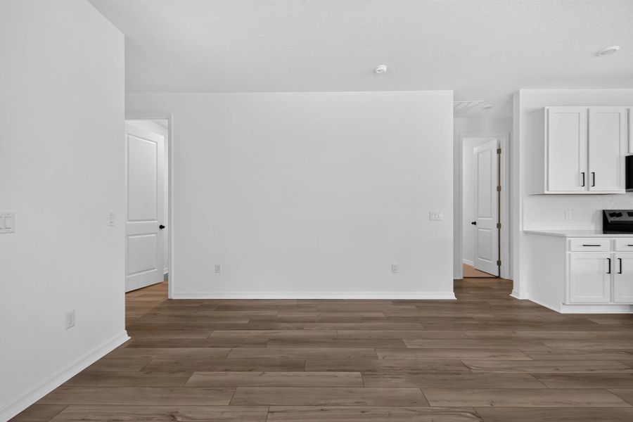 Spacious, unfurnished interior of a new home in Catamaran Cove, Rockledge (Image 13).