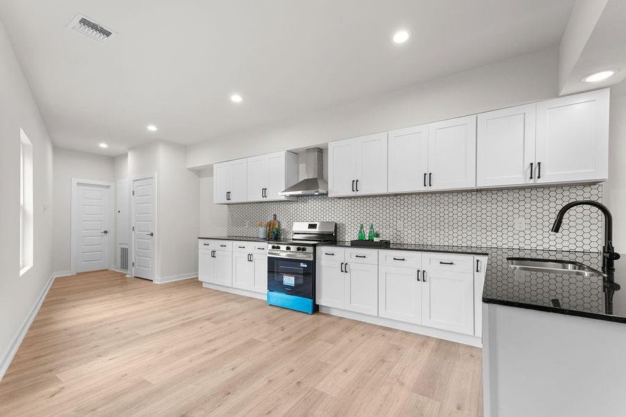 Furnished interior view inside a new home in , Dallas (Image 12).