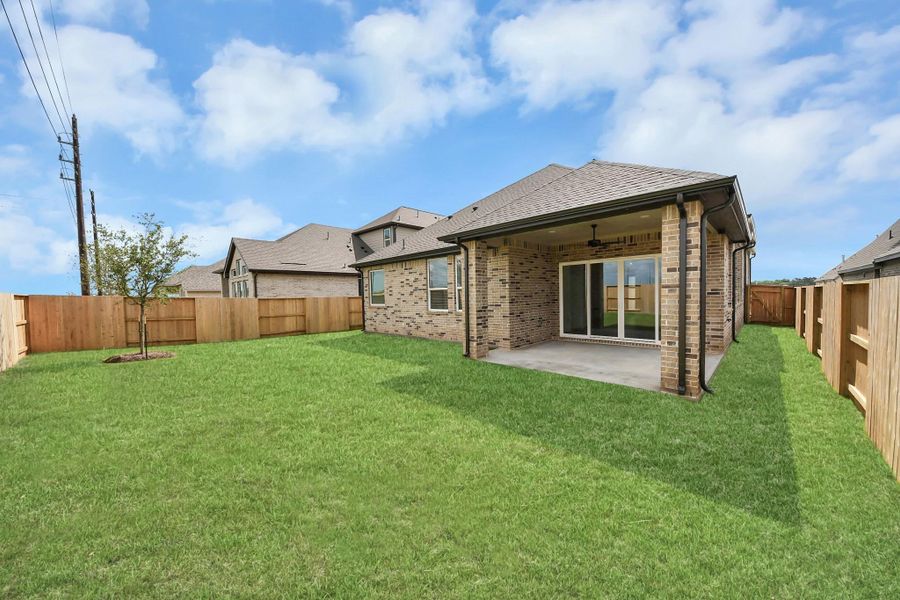 Exterior details and patio area of a home in Meridiana 50's, Manvel (Image 25).