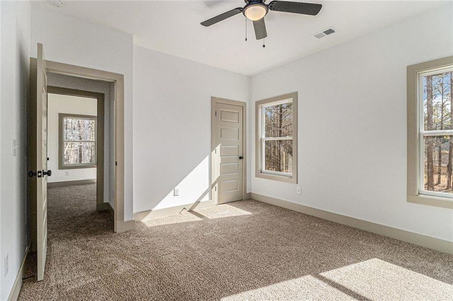 Spacious, unfurnished interior of a new home in , Oxford (Image 32).