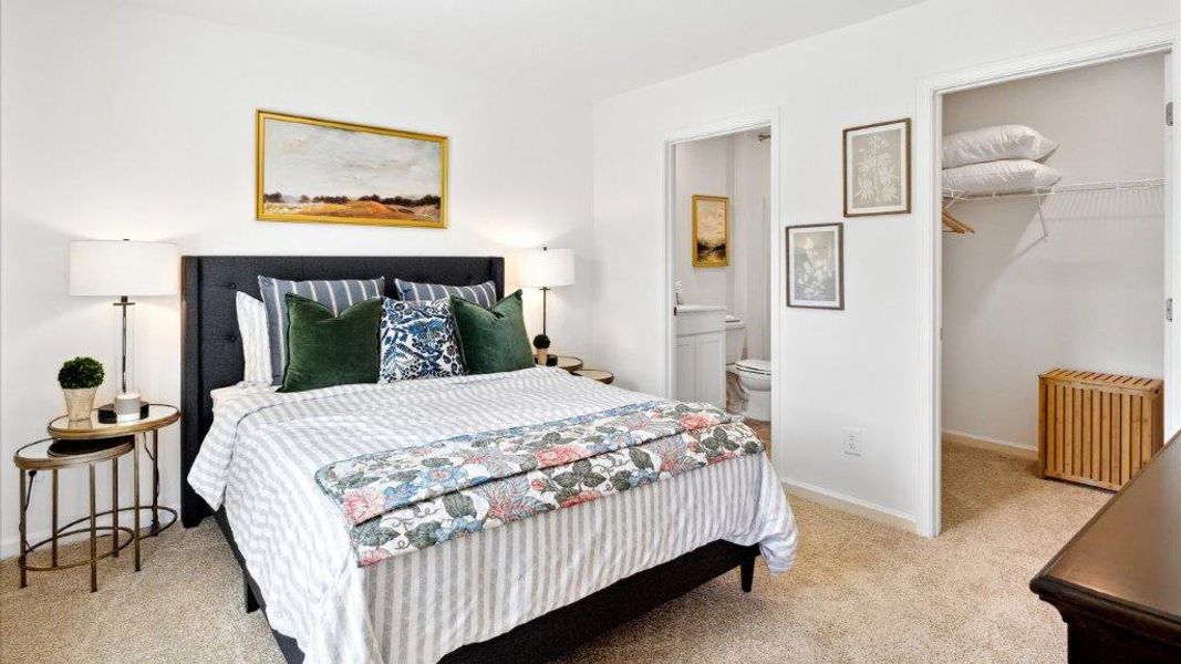 Representative furnished interior of a home built from the Sullivan by D.R. Horton in Crescent Ridge, Niota (Image 16).