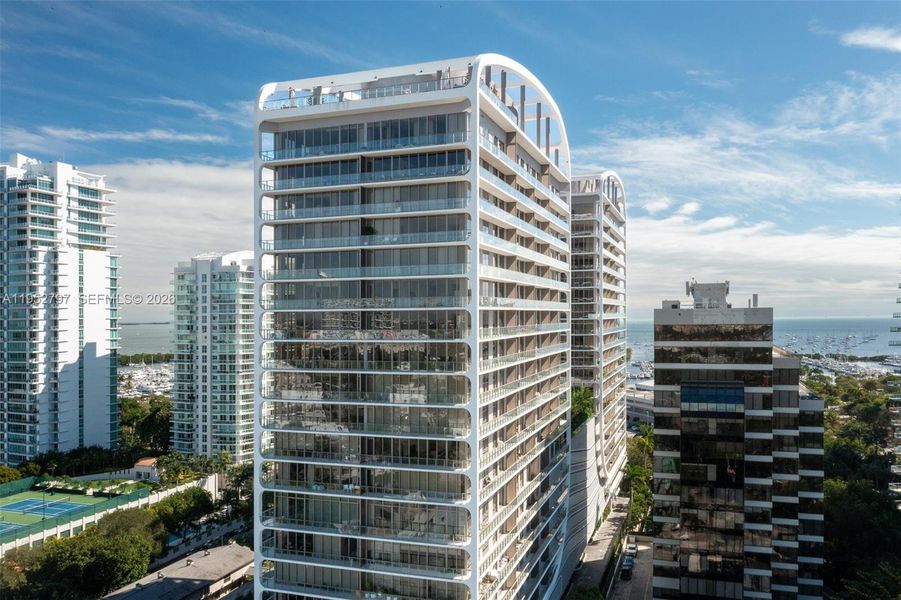 Condo located in Miami, FL showcasing its design and architecture (Image 3).