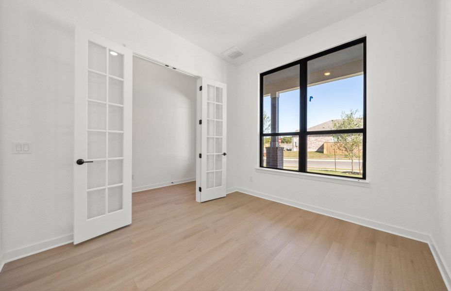 Spacious, unfurnished interior of a new home in 6 Creeks, Kyle (Image 21).