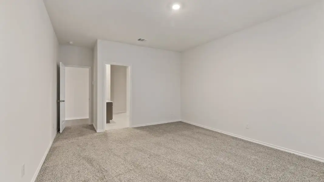 Spacious, unfurnished interior of a new home in The Reserve at Timber Creek, Lindale (Image 8).