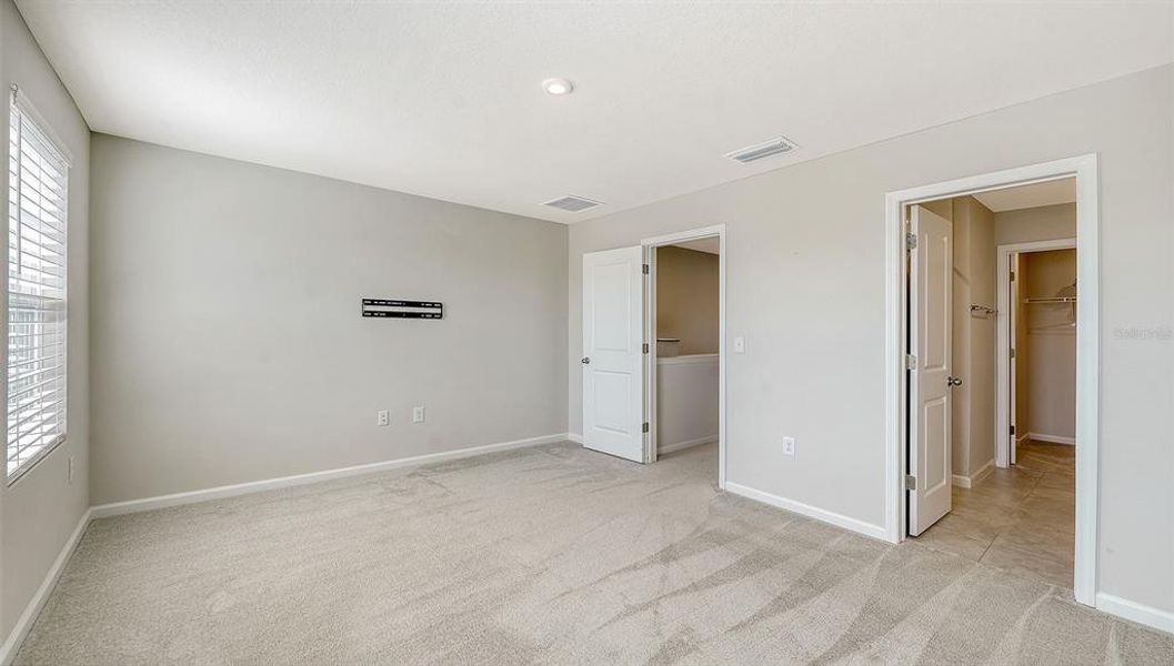 Spacious, unfurnished interior of a new home in , Bradenton (Image 40).