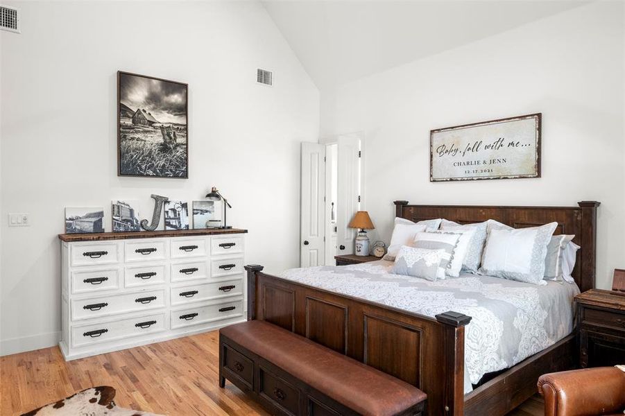 Furnished interior view inside a new home in , Waxahachie (Image 15).