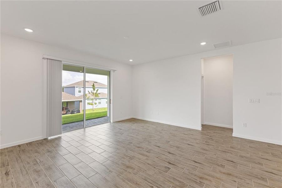 Spacious, unfurnished interior of a new home in Summerbrooke, Mount Dora (Image 9).