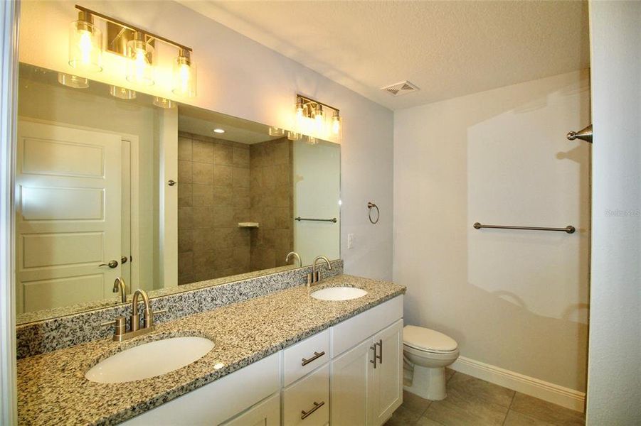 Spacious, unfurnished interior of a new home in , Ocala (Image 32).