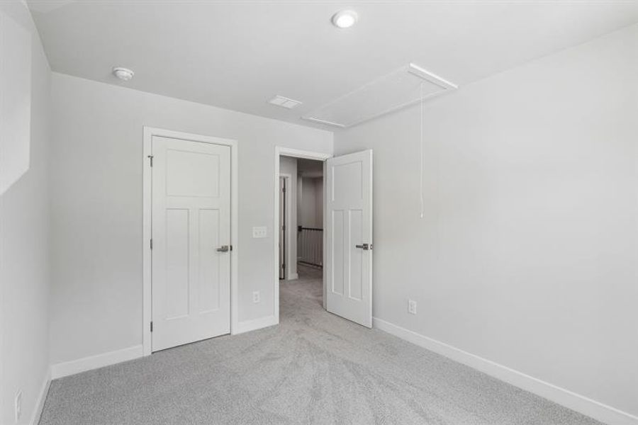 Spacious, unfurnished interior of a new home in Crescent Cove, Summerville (Image 7).