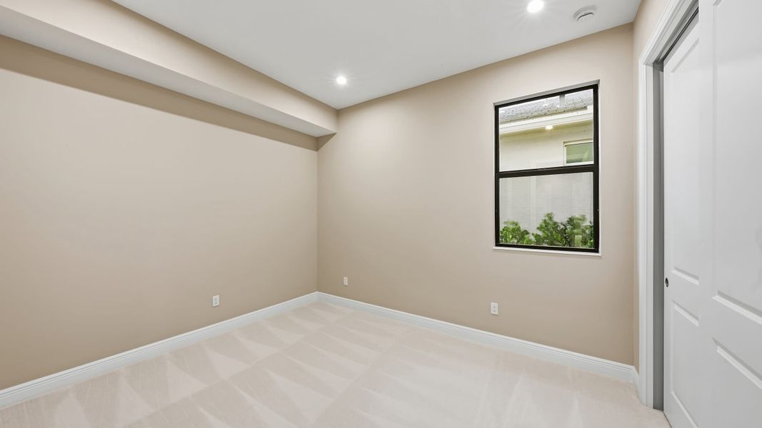 Spacious, unfurnished interior of a new home in PGA Village Verano, Port St. Lucie (Image 30).