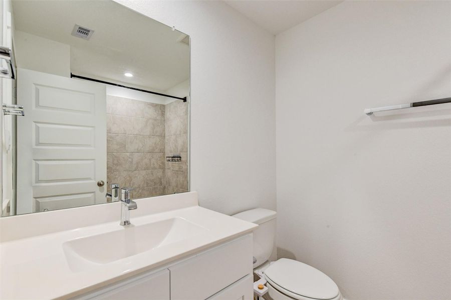 Furnished interior view inside a new home in Post Oak Pointe, Fresno (Image 6).