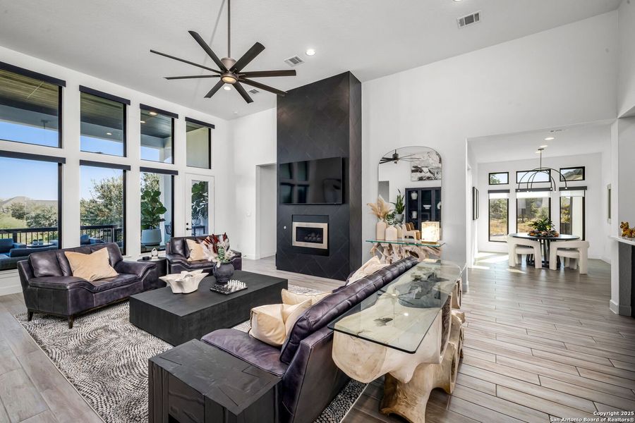 Furnished interior view inside a new home in Vintage Oaks, New Braunfels (Image 20). Furnished interior view inside a new home in Vintage Oaks, New Braunfels (Image 20).