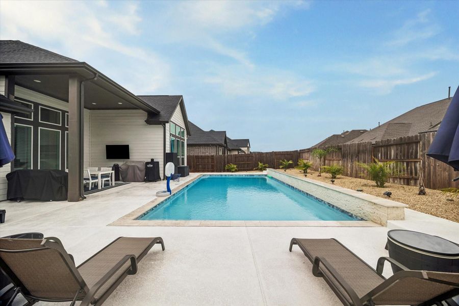 Exterior details and patio area of a home in Brookewater 60's, Rosenberg (Image 20).