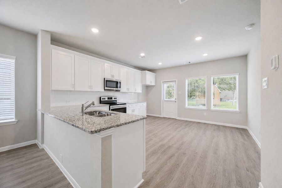 Furnished interior view inside a new home in , Texas City (Image 10).