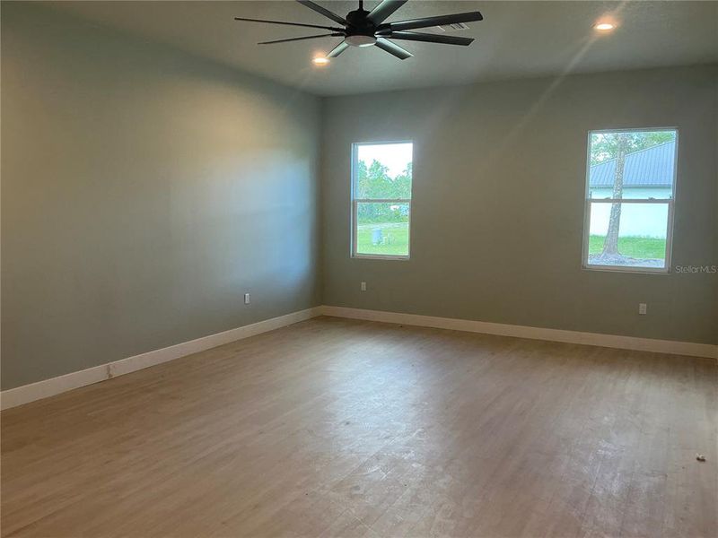 Spacious, unfurnished interior of a new home in , Deland (Image 18).
