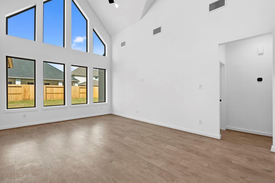 Spacious, unfurnished interior of a new home in Sienna 45', 50', Missouri City (Image 33).