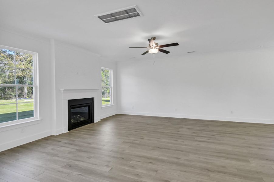 Spacious, unfurnished interior of a new home in Ashton Lakes, Lexington (Image 29).