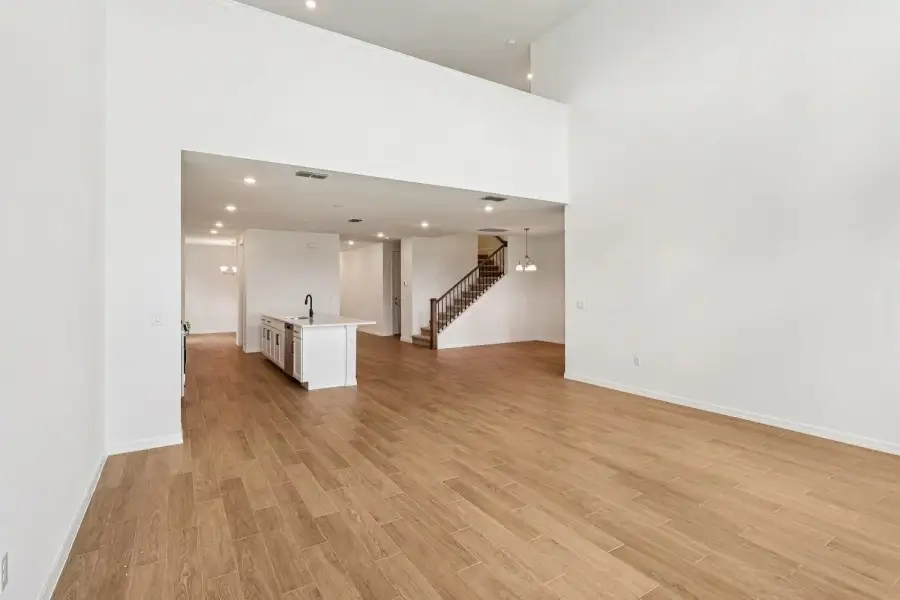 Spacious, unfurnished interior of a new home in Northlake at Ovation, Winter Garden (Image 18).