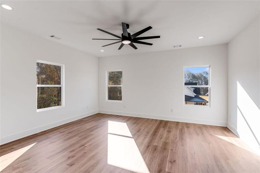 Spacious, unfurnished interior of a new home in , Dallas (Image 17).