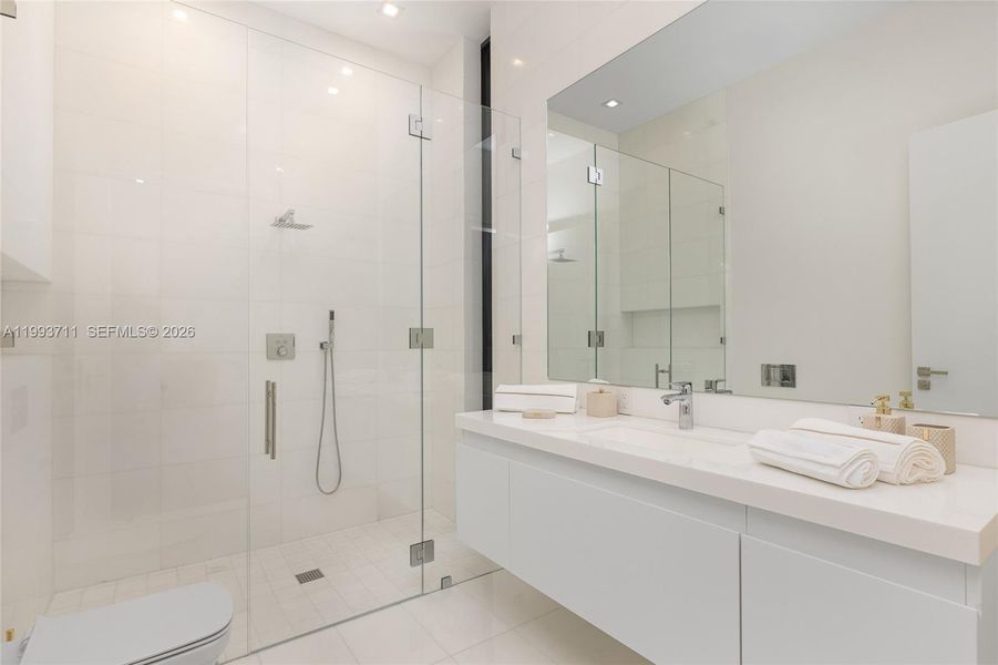 Furnished interior view inside a new home in , Fort Lauderdale (Image 46).