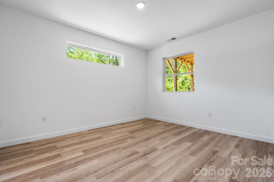 Spacious, unfurnished interior of a new home in , Taylorsville (Image 34).