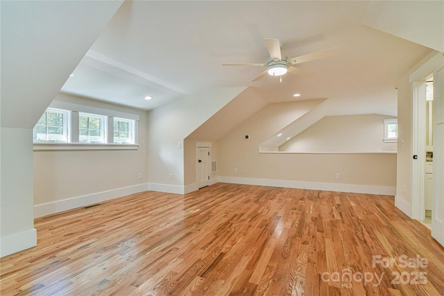 Spacious, unfurnished interior of a new home in , Fairview (Image 24).