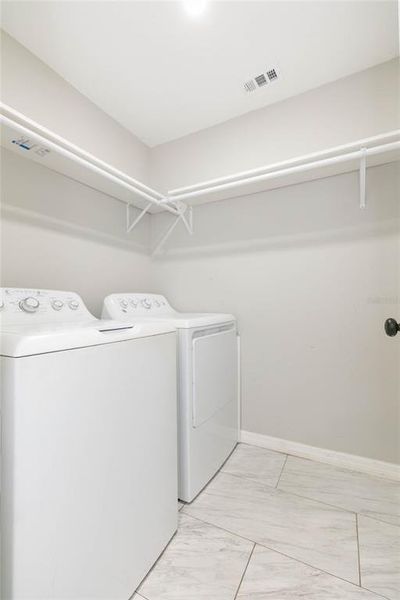 Spacious, unfurnished interior of a new home in , Dade City (Image 25).
