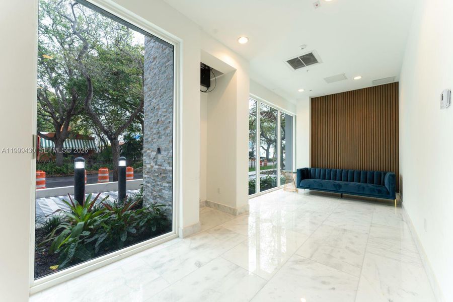 Spacious, unfurnished interior of a new home in , Hollywood (Image 7).