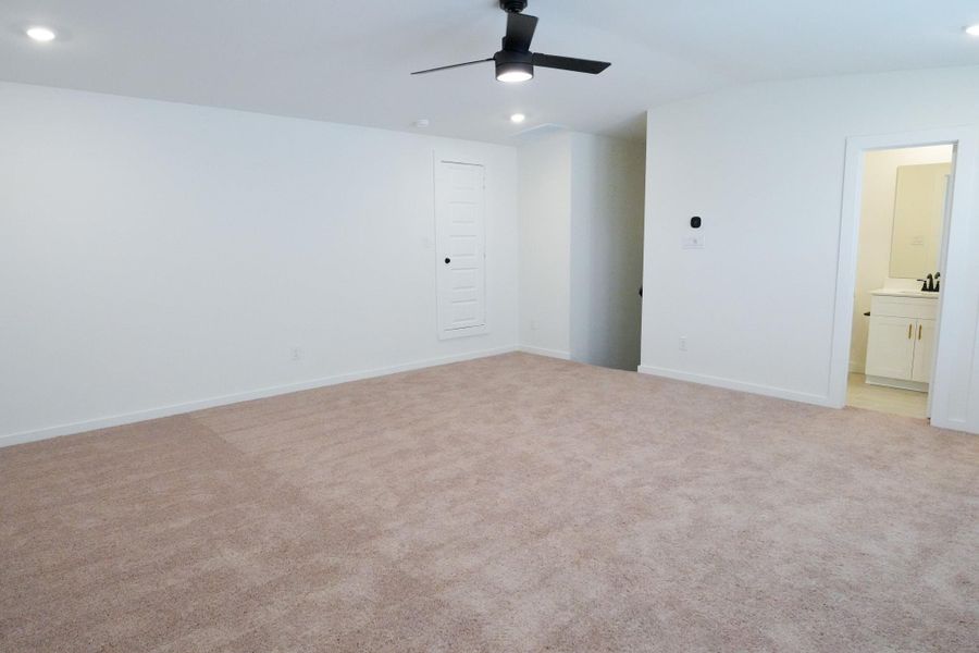 Spacious, unfurnished interior of a new home in Foxtail Palms, Manvel (Image 14).