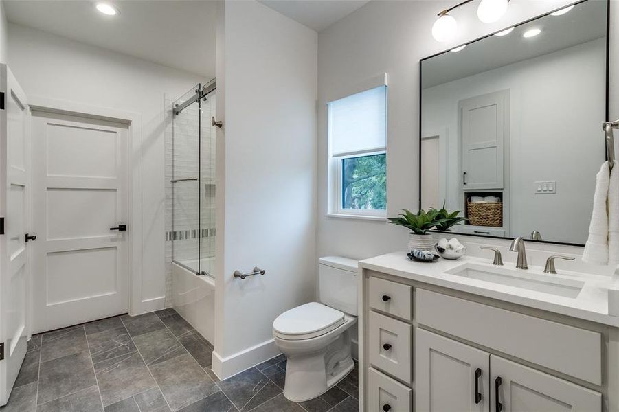 Furnished interior view inside a new home in , Dallas (Image 9).