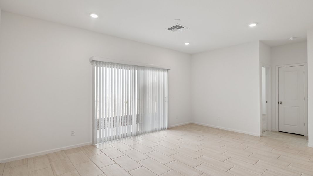 Spacious, unfurnished interior of a new home in Copper Falls, Buckeye (Image 23).