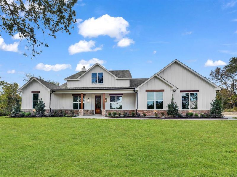 Front exterior of a new home in , Weatherford, TX, highlighting curb appeal (Image 28).