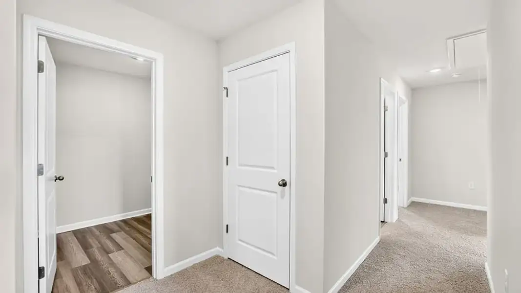 Spacious, unfurnished interior of a new home in Trailside Run, Spartanburg (Image 29).