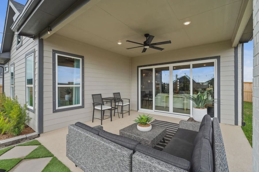 Exterior details and patio area of a home in Westland Ranch, League City (Image 4).