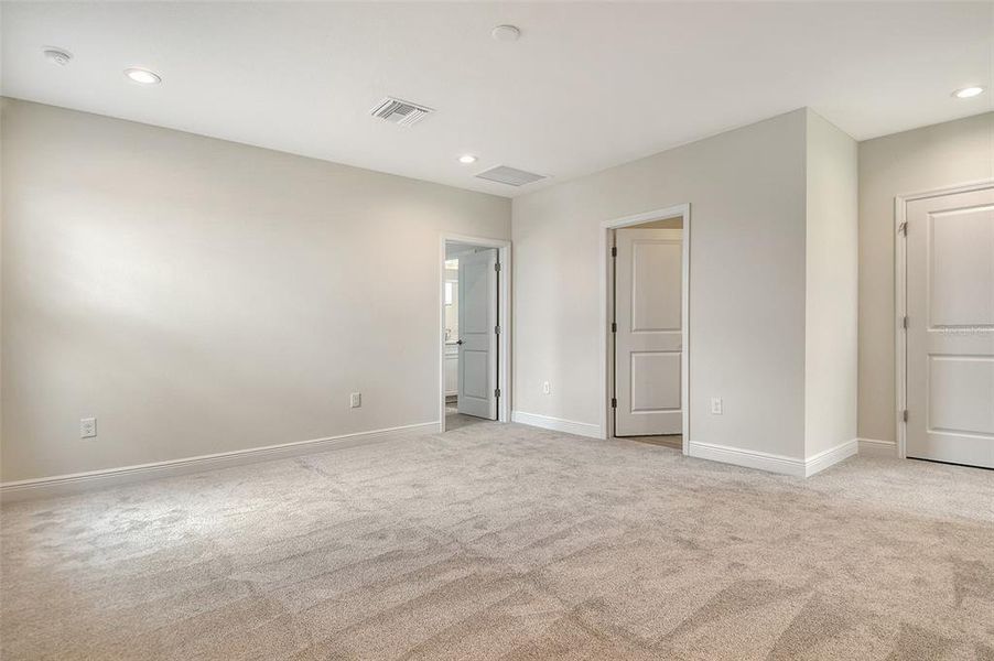 Spacious, unfurnished interior of a new home in Canoe Creek, Parrish (Image 33).