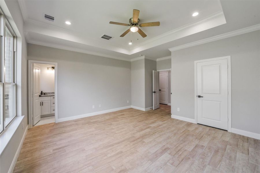 Spacious, unfurnished interior of a new home in , Richmond (Image 17).