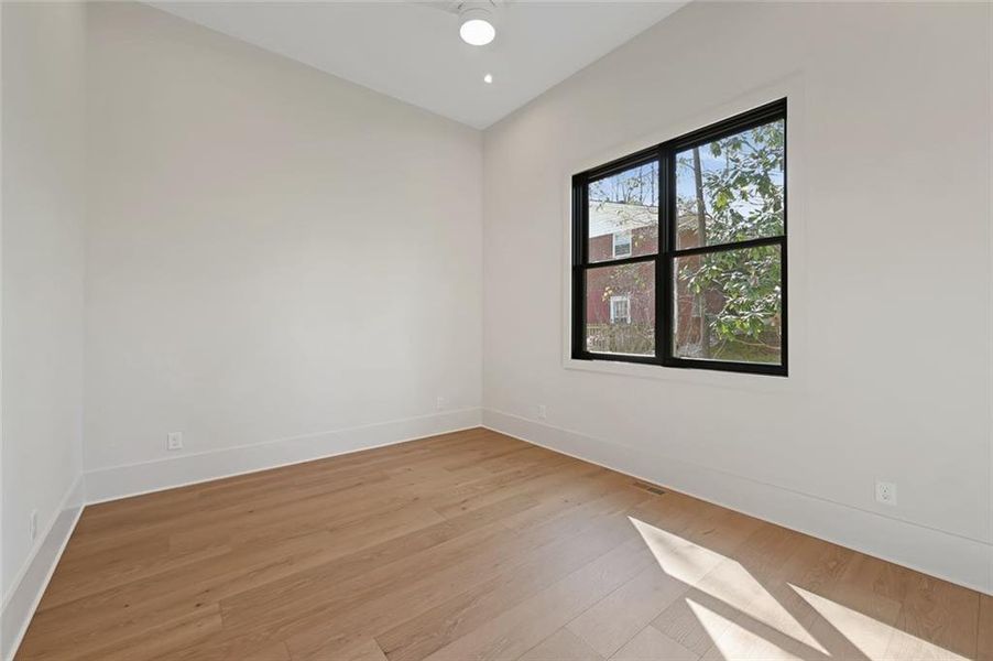 Spacious, unfurnished interior of a new home in , Alpharetta (Image 42).