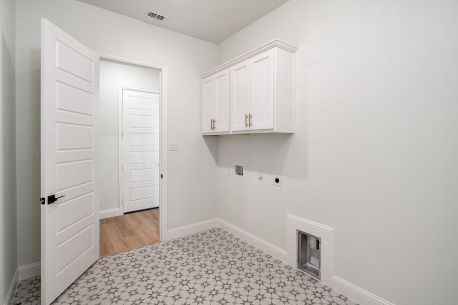 Spacious, unfurnished interior of a new home in Cambridge Crossing, Celina (Image 23).