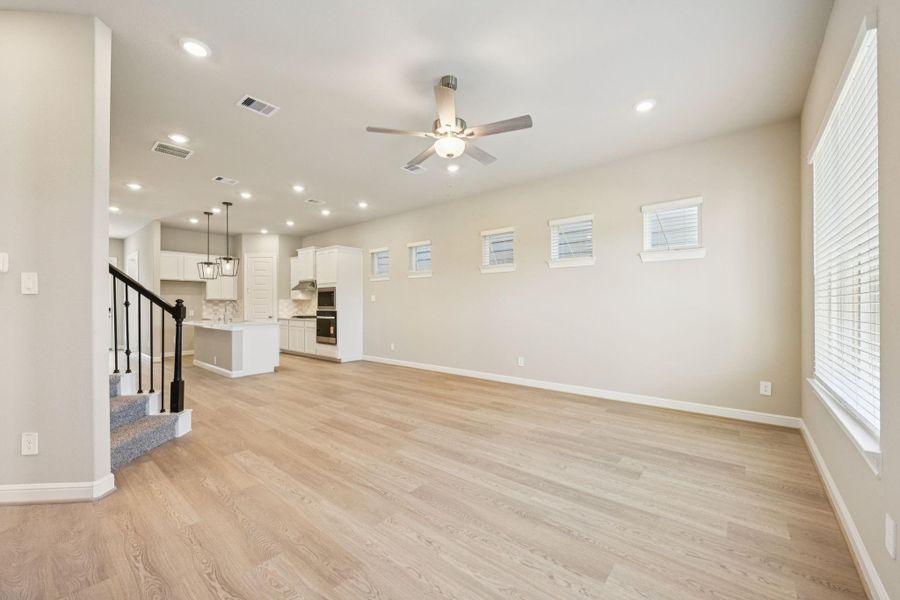 Spacious, unfurnished interior of a new home in Kemah Crossing - Luxe Series, Kemah (Image 43).