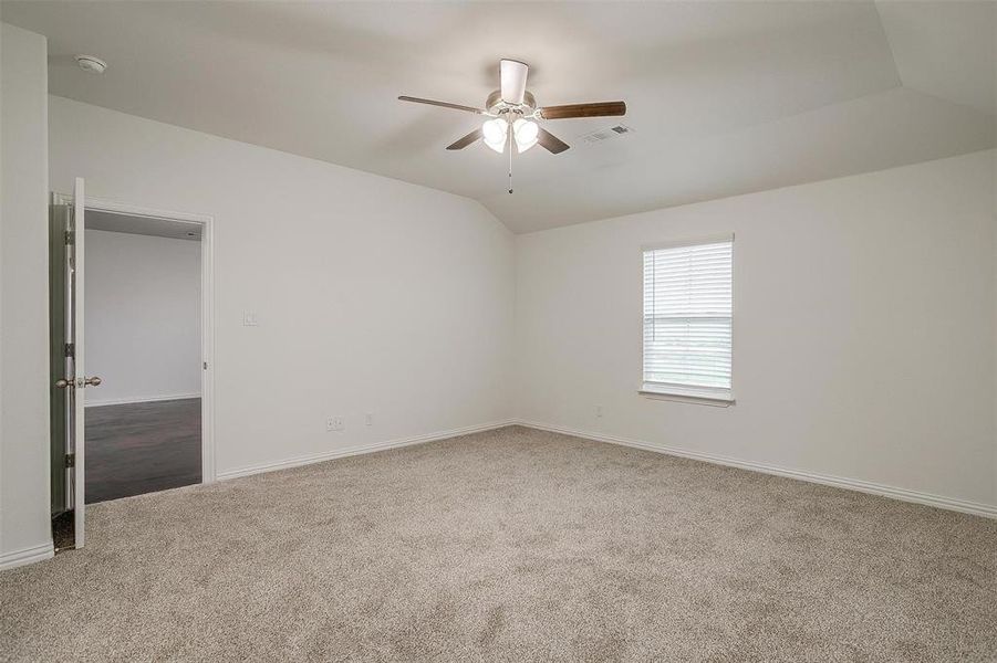 Spacious, unfurnished interior of a new home in , Joshua (Image 21).
