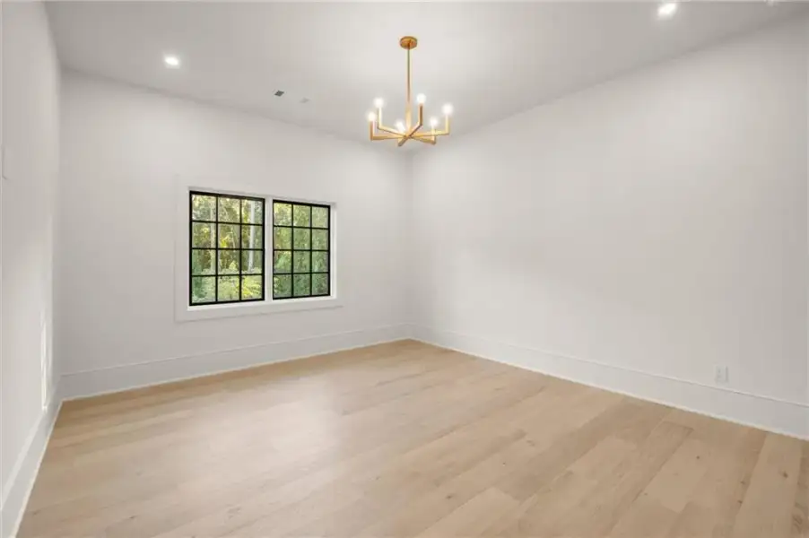 Spacious, unfurnished interior of a new home in , Alpharetta (Image 47).